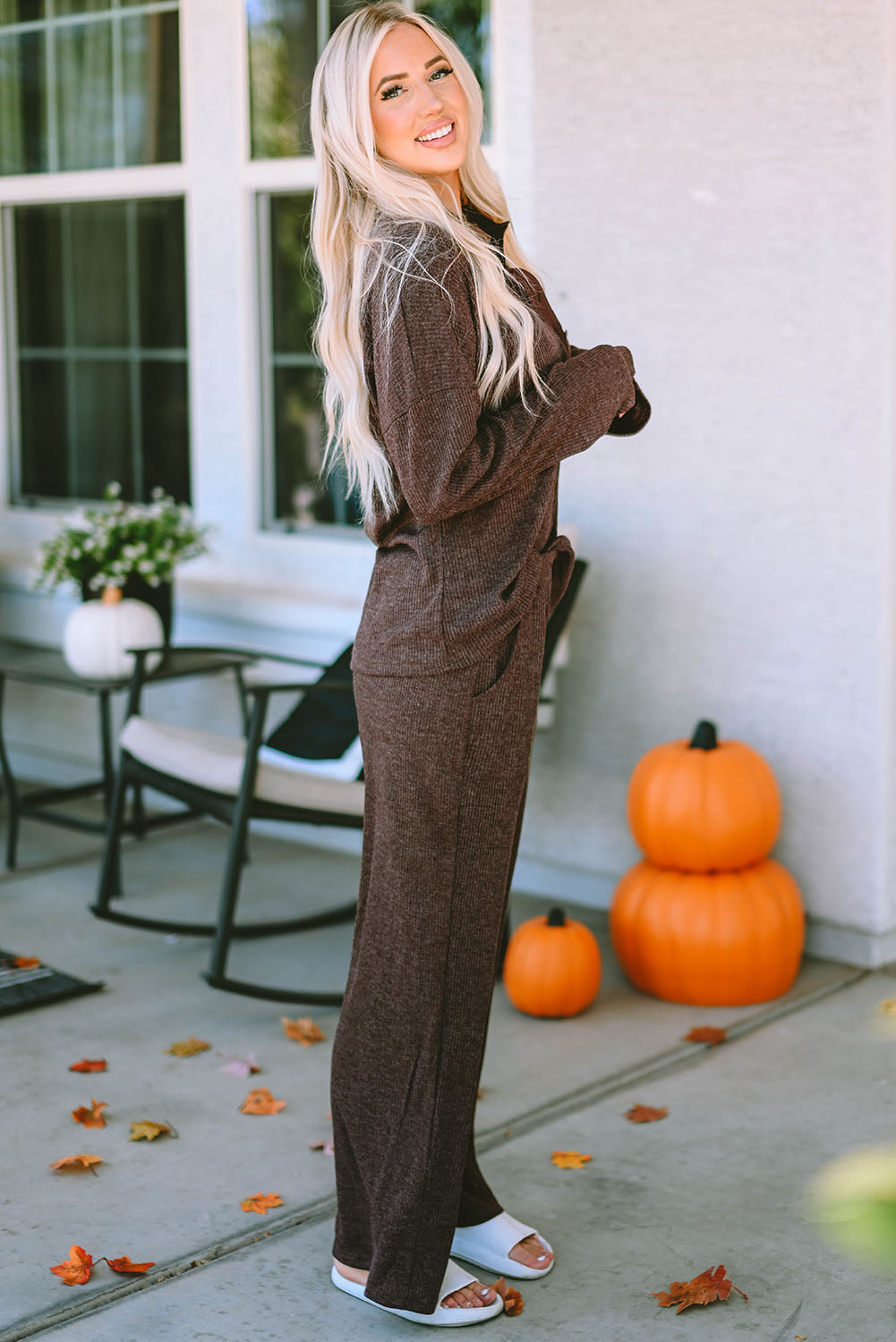 Tenue de salon avec haut et pantalon Henley à col en tricot côtelé rose