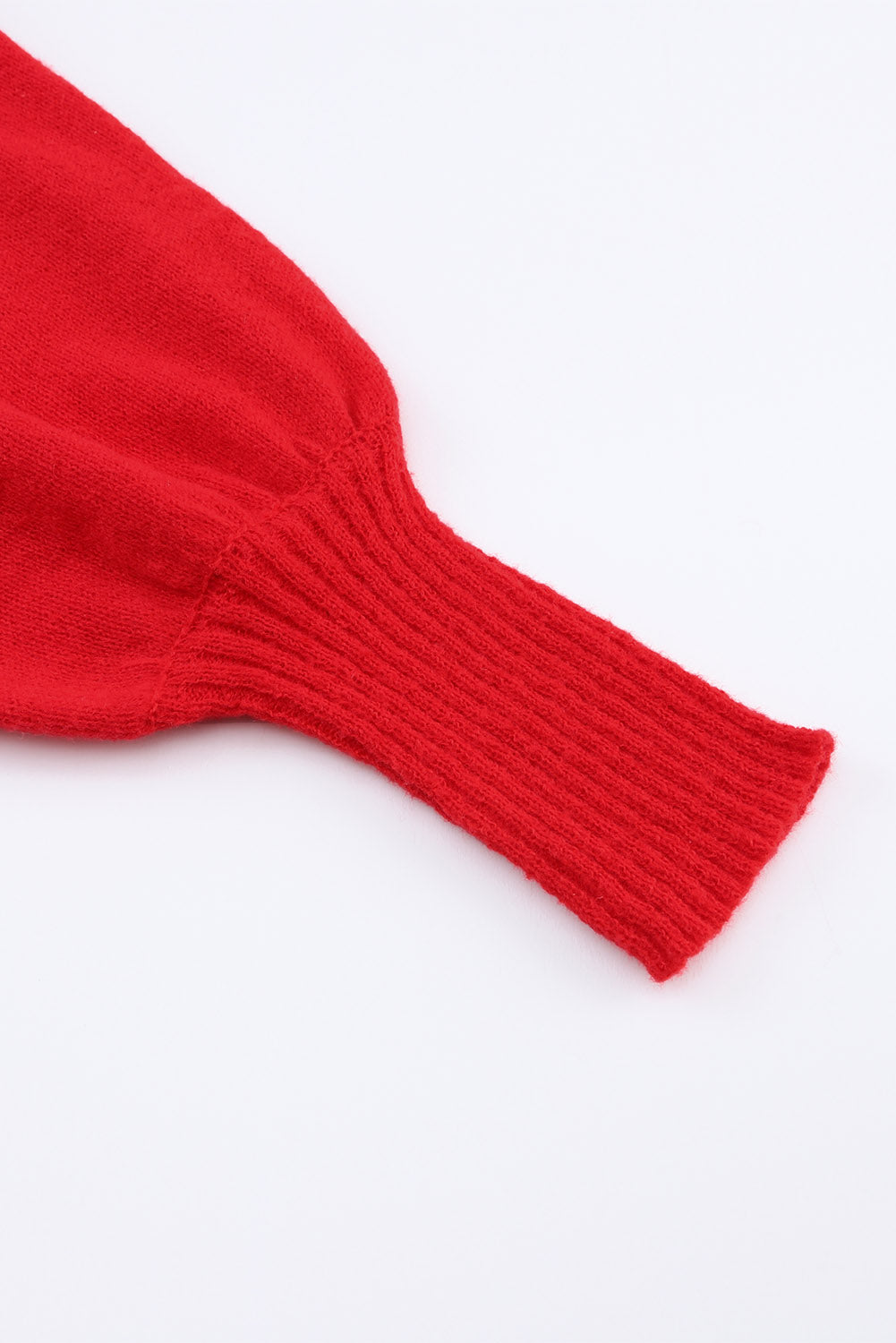 Dirkaški rdeč pulover z visokim ovratnikom z vezenim pismom LOVE
