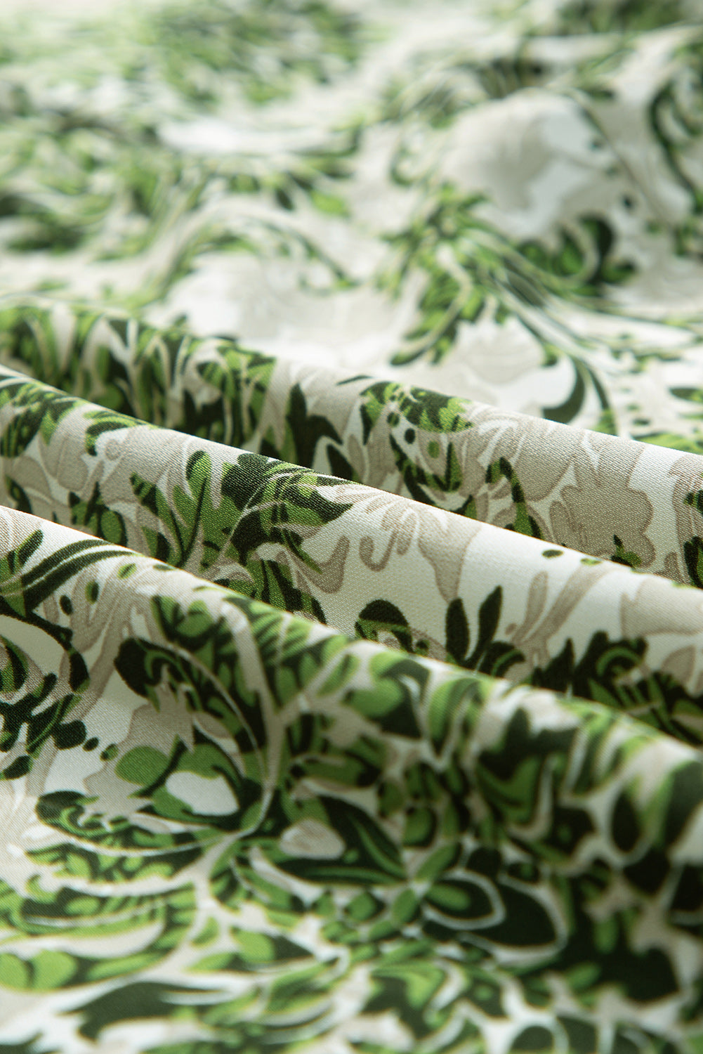 Tenue avec haut ouvert et short vert vintage à imprimé floral