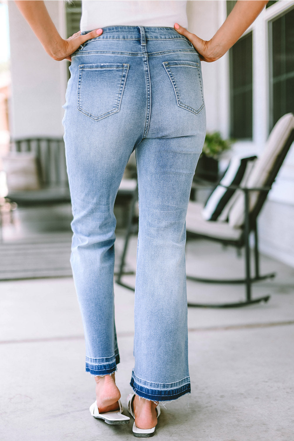 Jeans svasati effetto consumato abbottonati a vita alta azzurro cielo