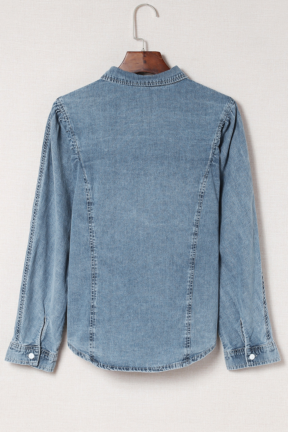 Chemise en jean bleu ciel à col délavé et coutures moyennes
