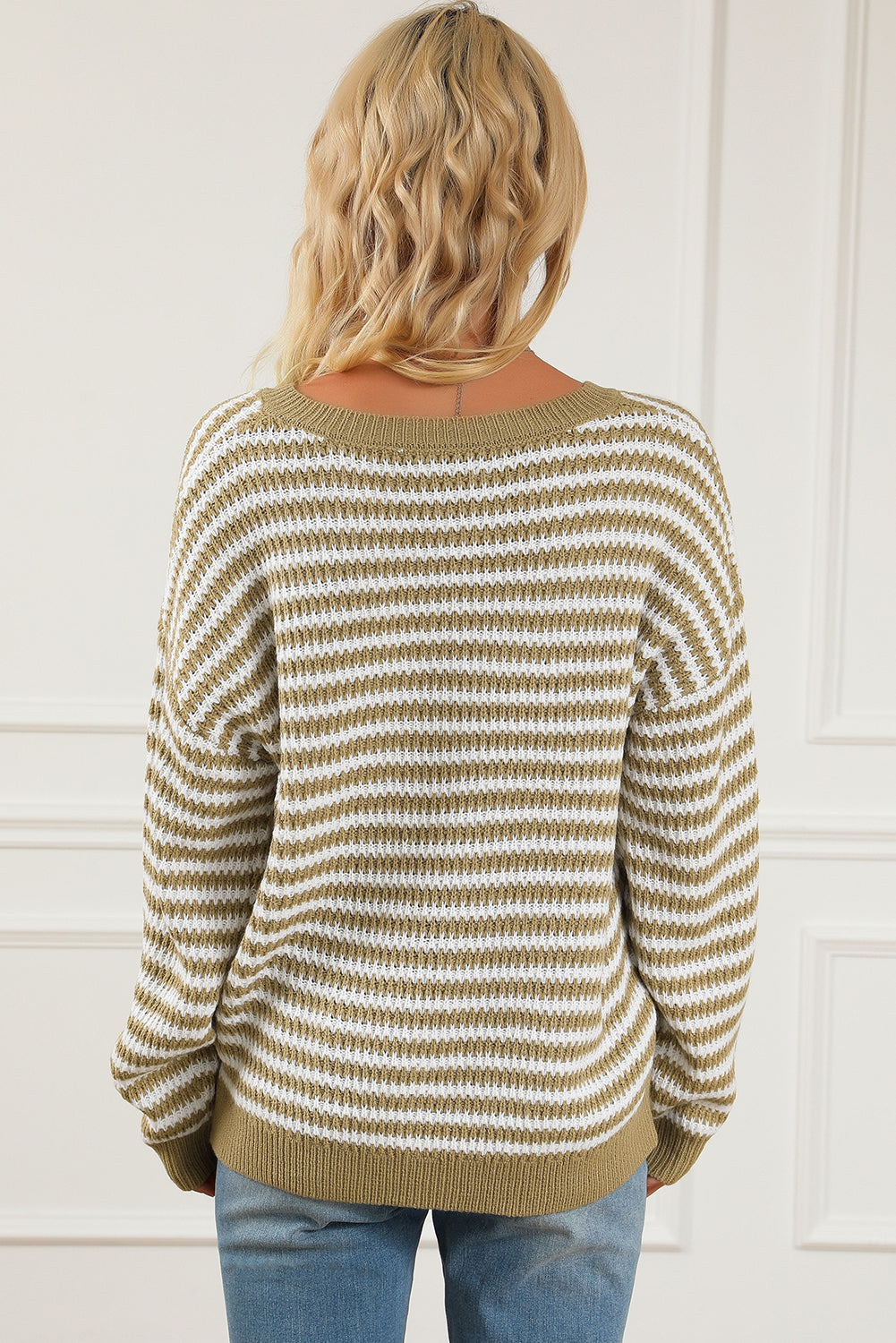 Kaki eleganten pleten pulover z v-izrezom in spuščenimi rameni