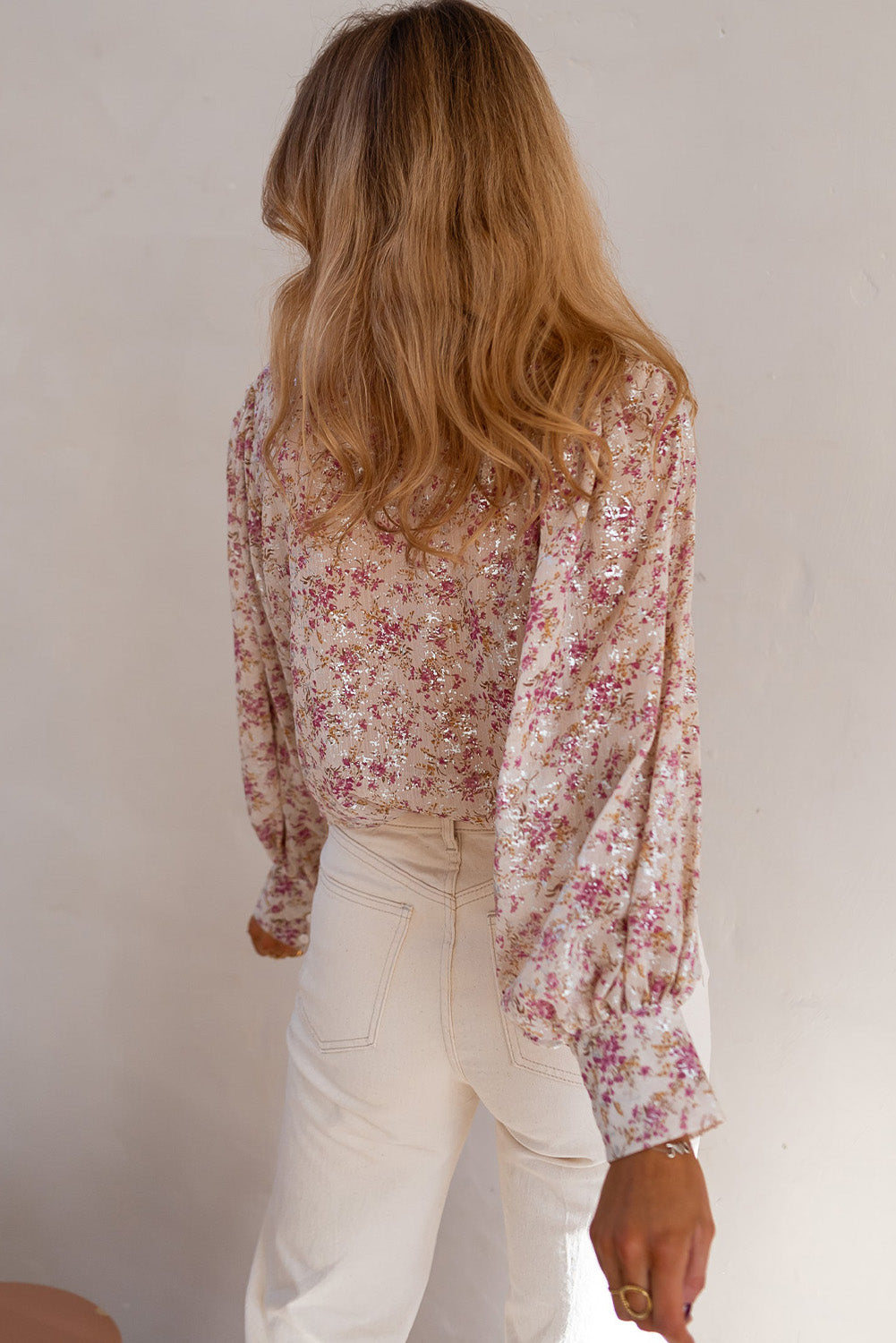 Chemise rose à col en V et manches évêque à imprimé floral