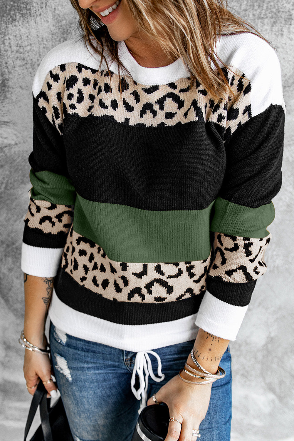 Zelen pleten pulover z leopardjim barvnim blokom in okroglim izrezom