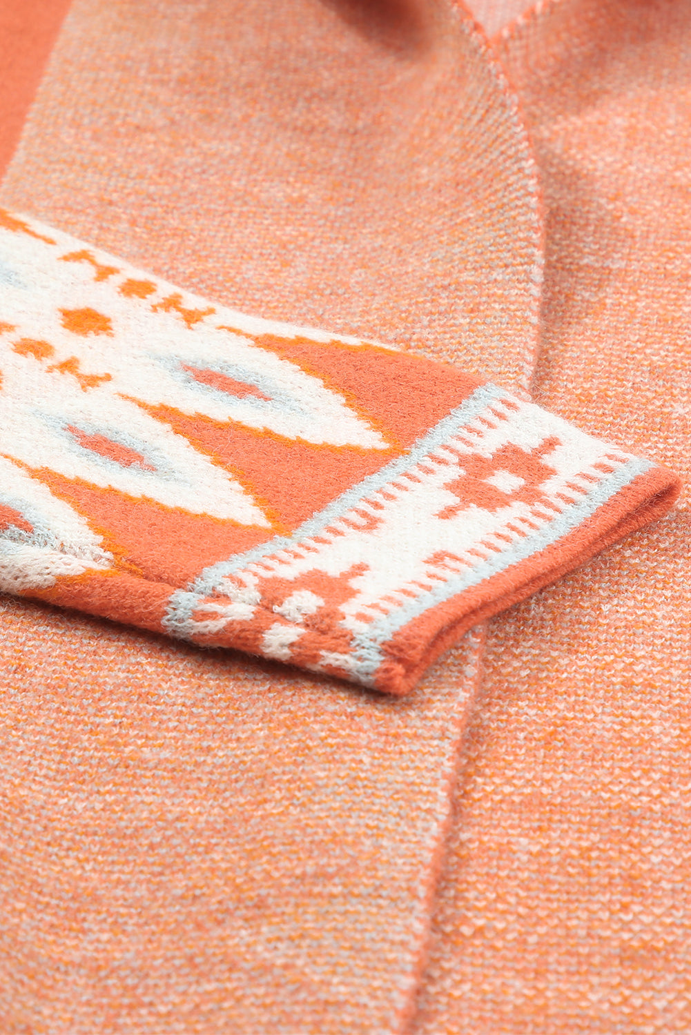 Cardigan tricoté orange imprimé aztèque ouvert sur le devant