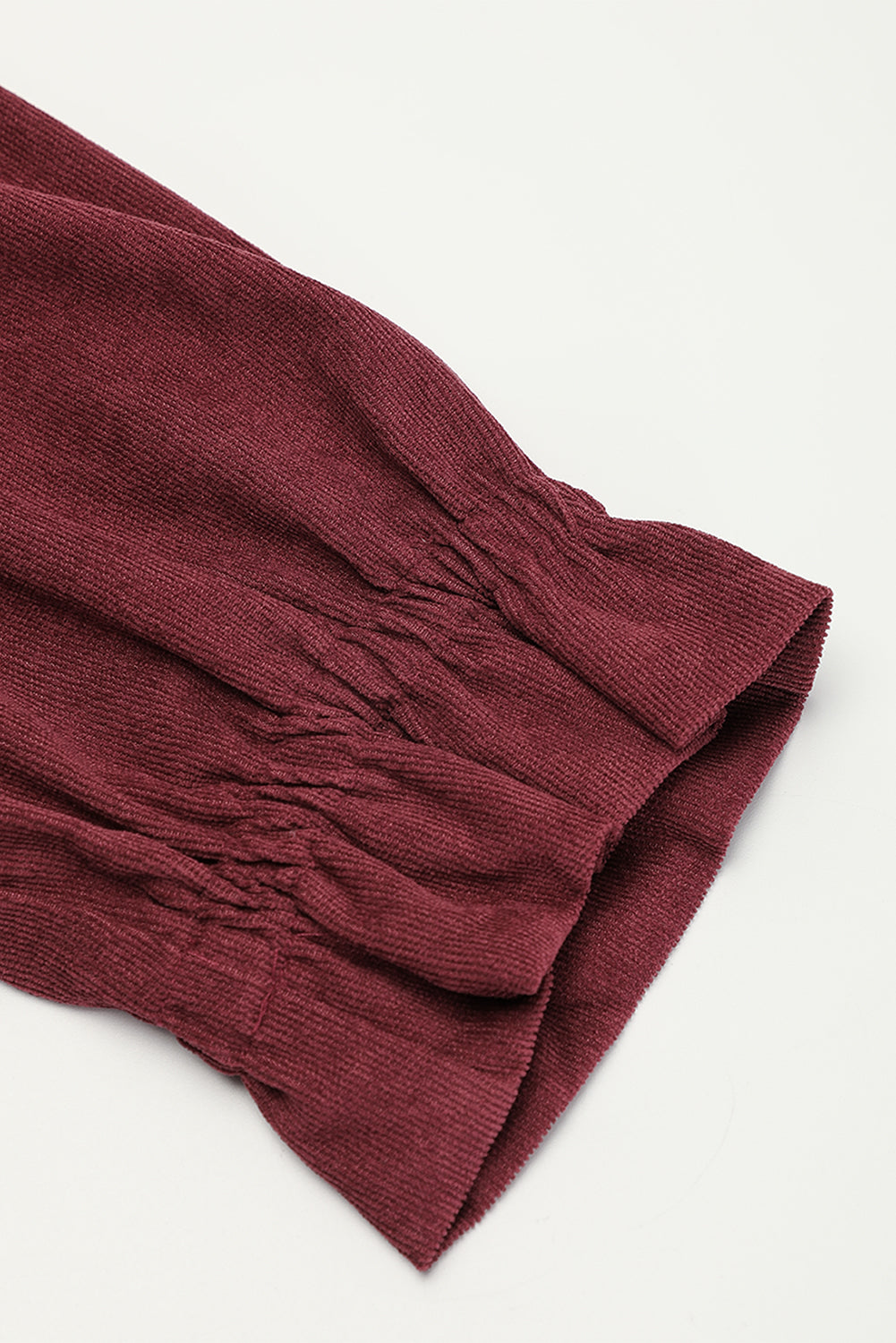 Rotes Dahlia-Hemdkleid aus Cord mit Kragen und Knöpfen vorne und gerüschtem Saum