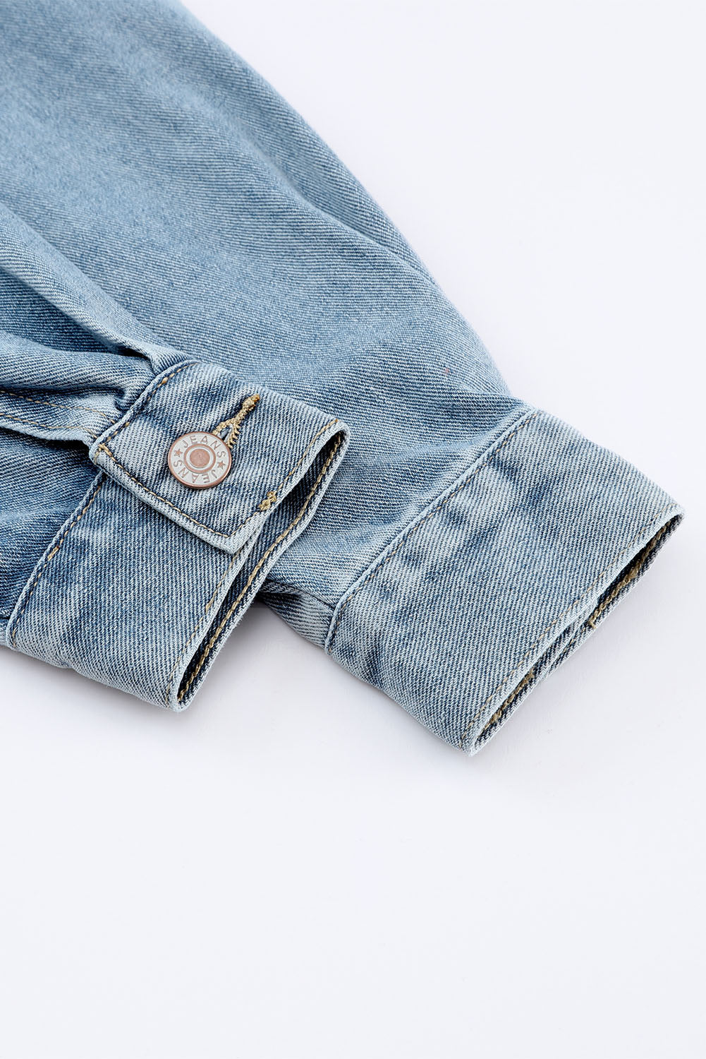 Giacca di jeans con tasche borchiate con rivetti blu cielo