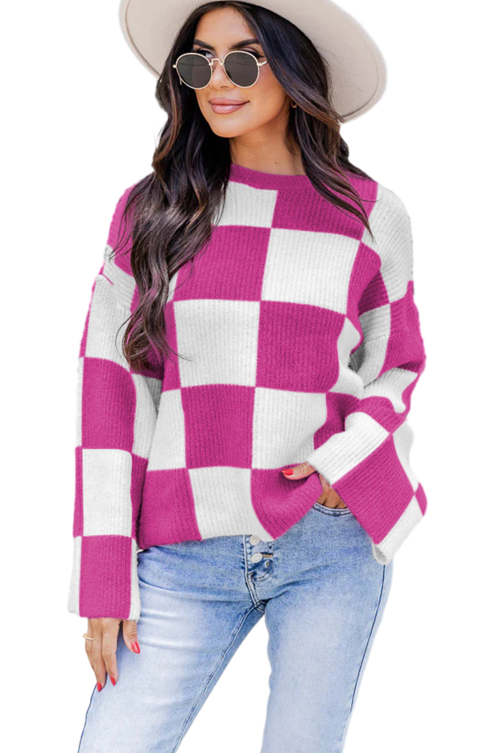 Jarko ružičasti široki pulover s okruglim izrezom na kockice