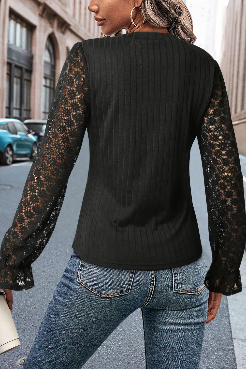 Crna prozirna čipkana pletena majica s volanima i rebrastim rukavima