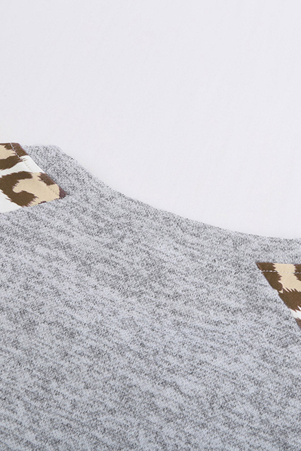 Siva majica dugih rukava s leopard okruglim izrezom