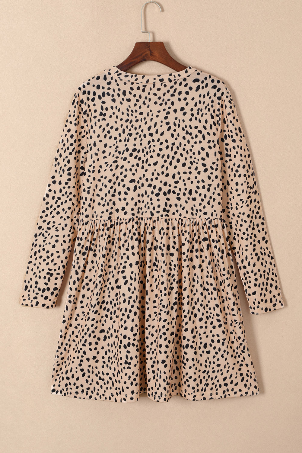 Langärmliges Babydoll-Kleid mit Leopardenmuster