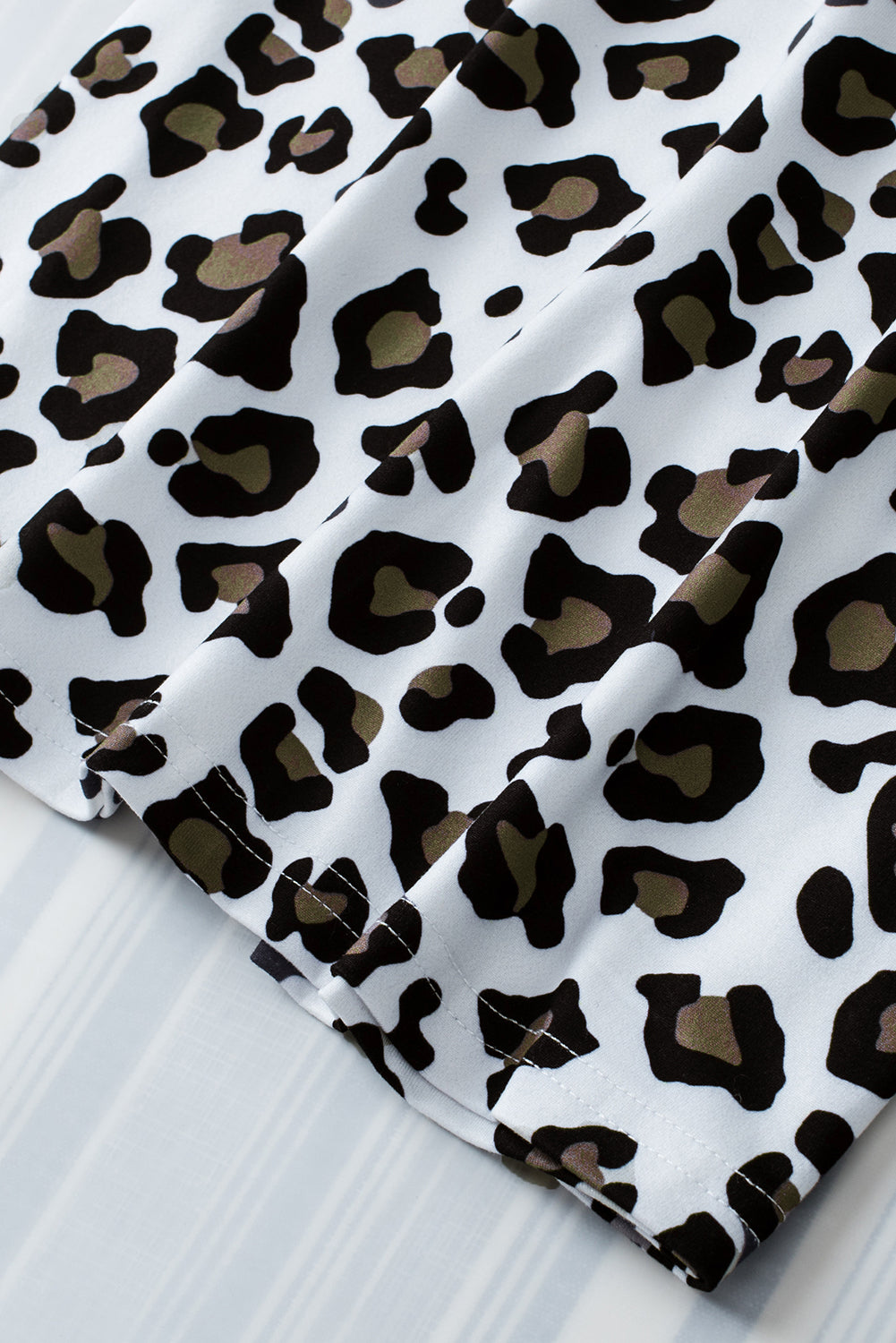 Brezrokavnik z nizkim izrezom v obliki patchwork v obliki geparda