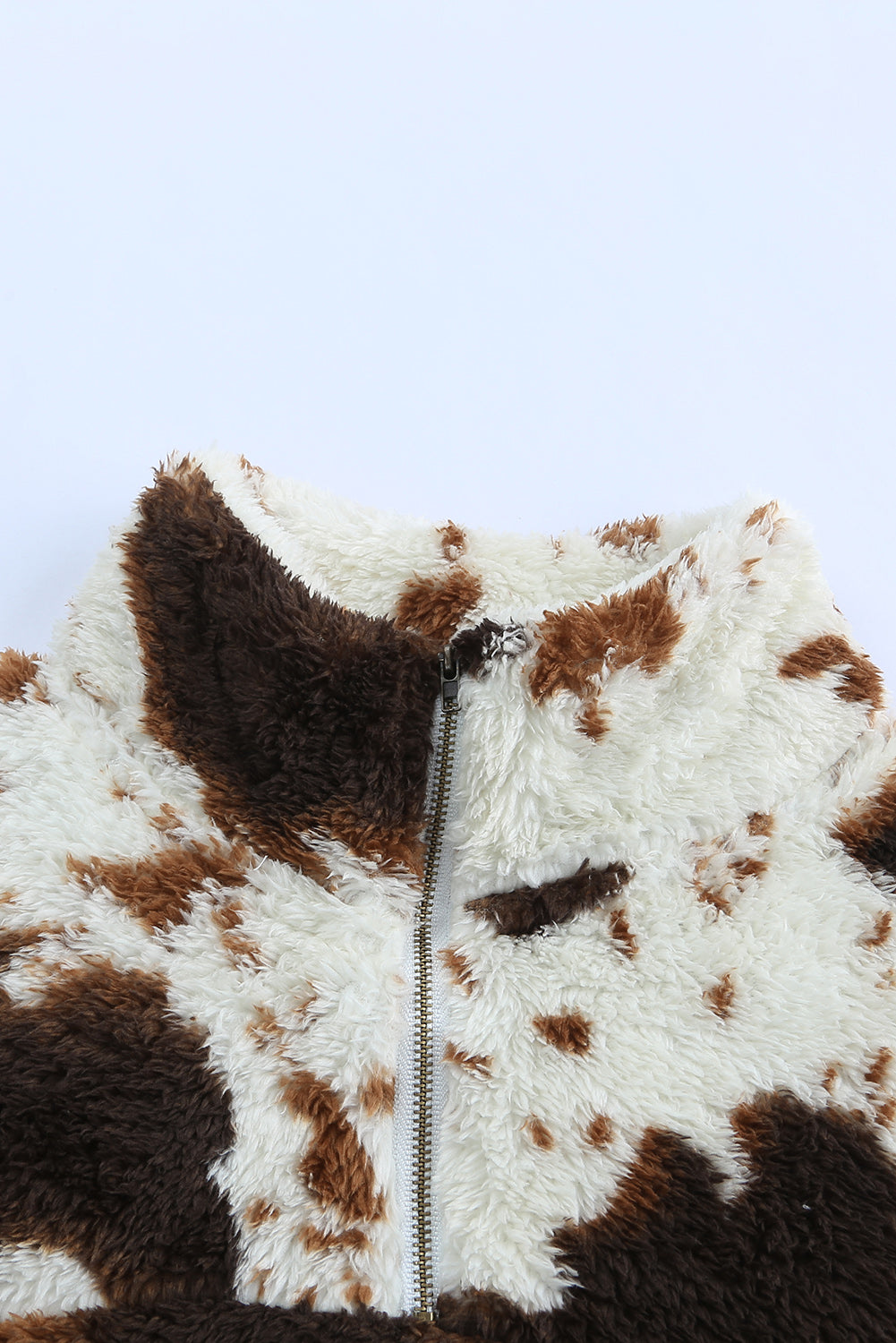 Fleece-Sweatshirt mit Reißverschlusskragen und Kuhmuster