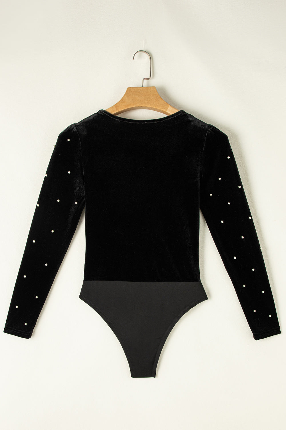 Body con scollo a V a maniche lunghe in velluto nero con perline