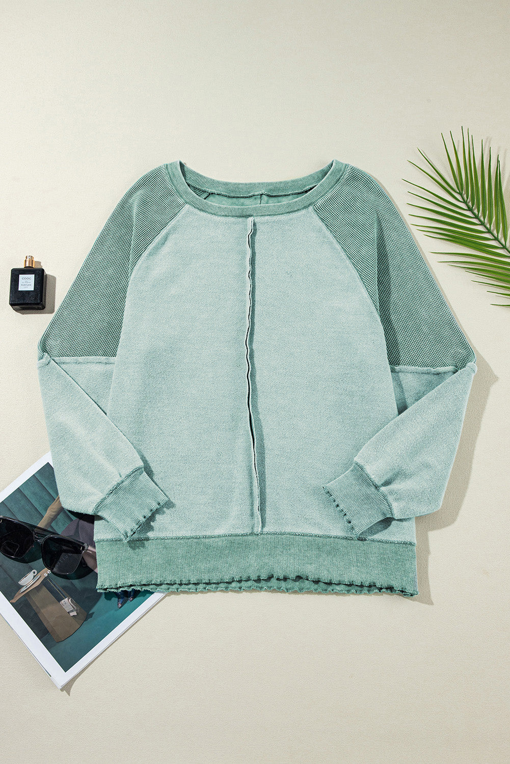 Felpa raglan con cuciture a vista patchwork in maglia waffle blu minerale