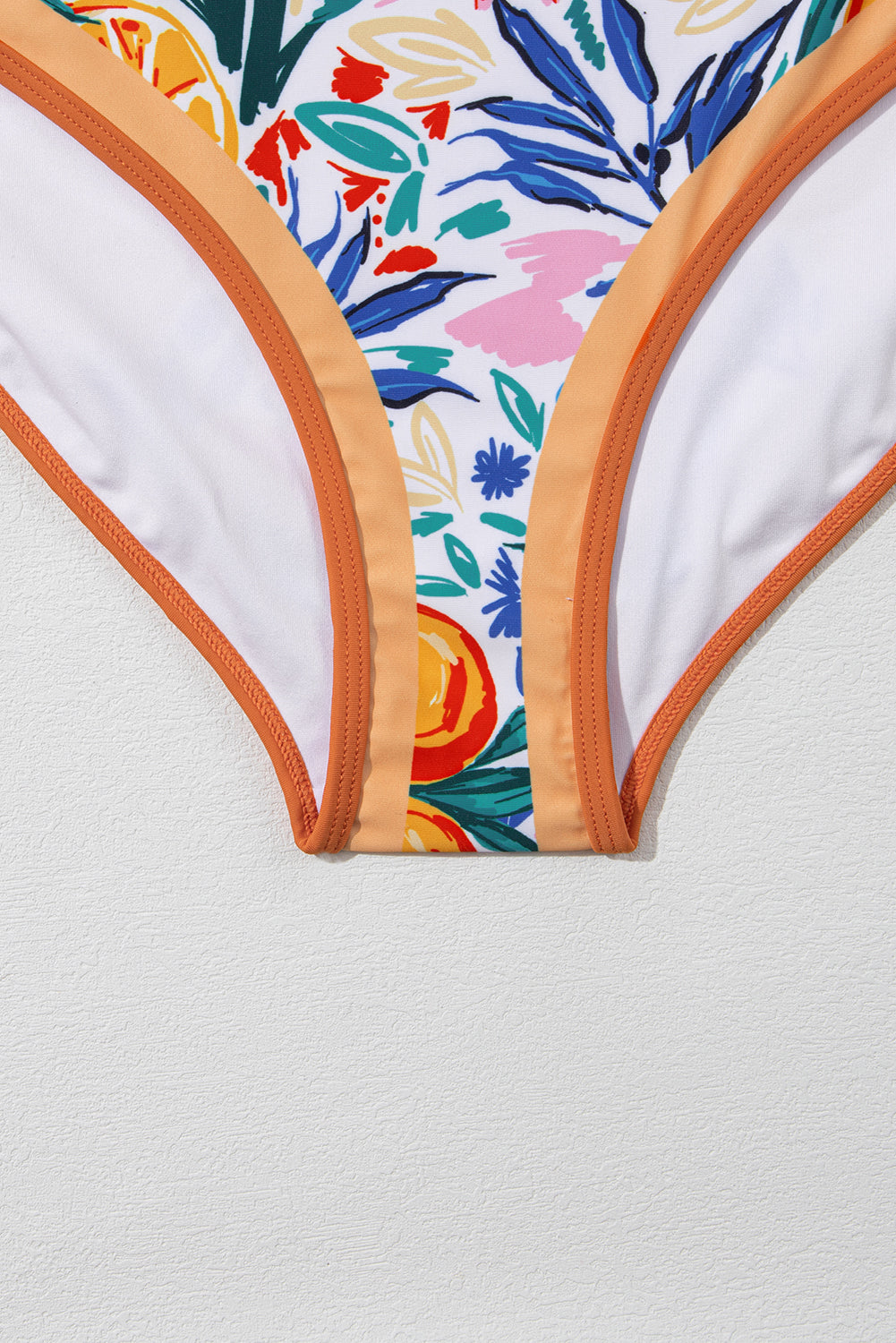 Einteiliger Badeanzug mit orangefarbenem Obst- und Pflanzenmuster, gebundenen Trägern und V-Ausschnitt