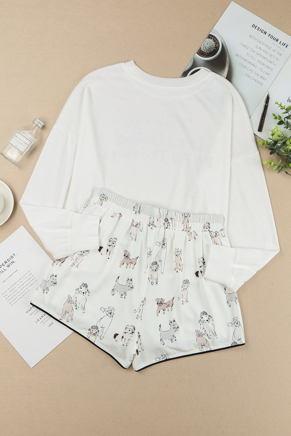 Weißes Lounge-Set aus langärmeligem Pullover mit Buchstaben und Animal-Shorts