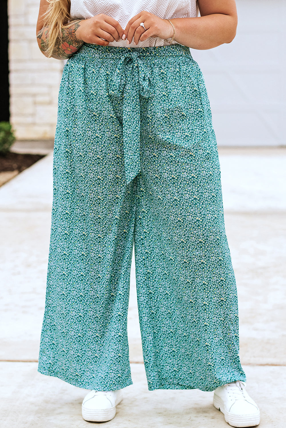 Zelene široke hlače s cvetličnim pasom velike velikosti