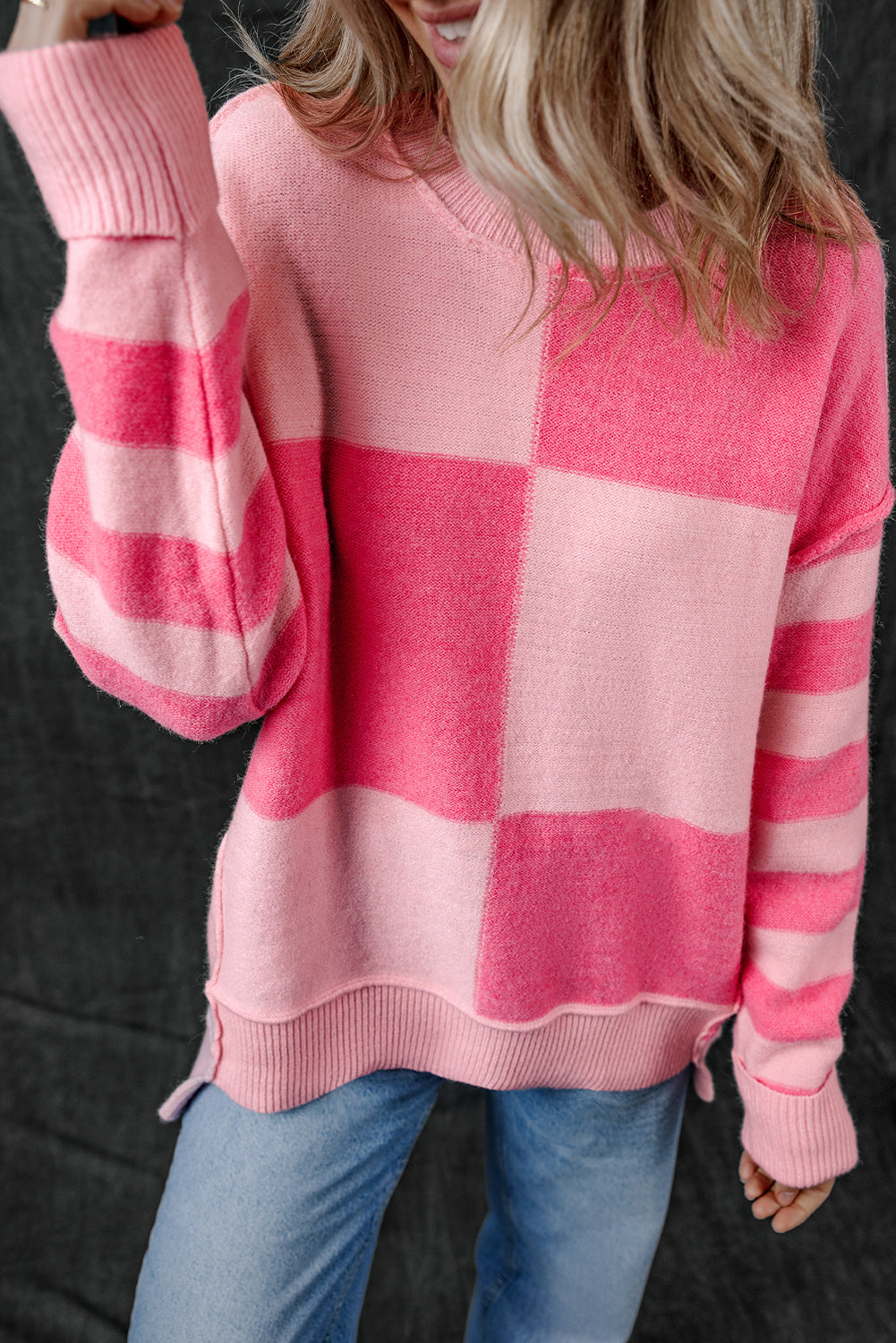 Rosa karierter Colorblock-gestreifter High-Low-Loose-Pullover