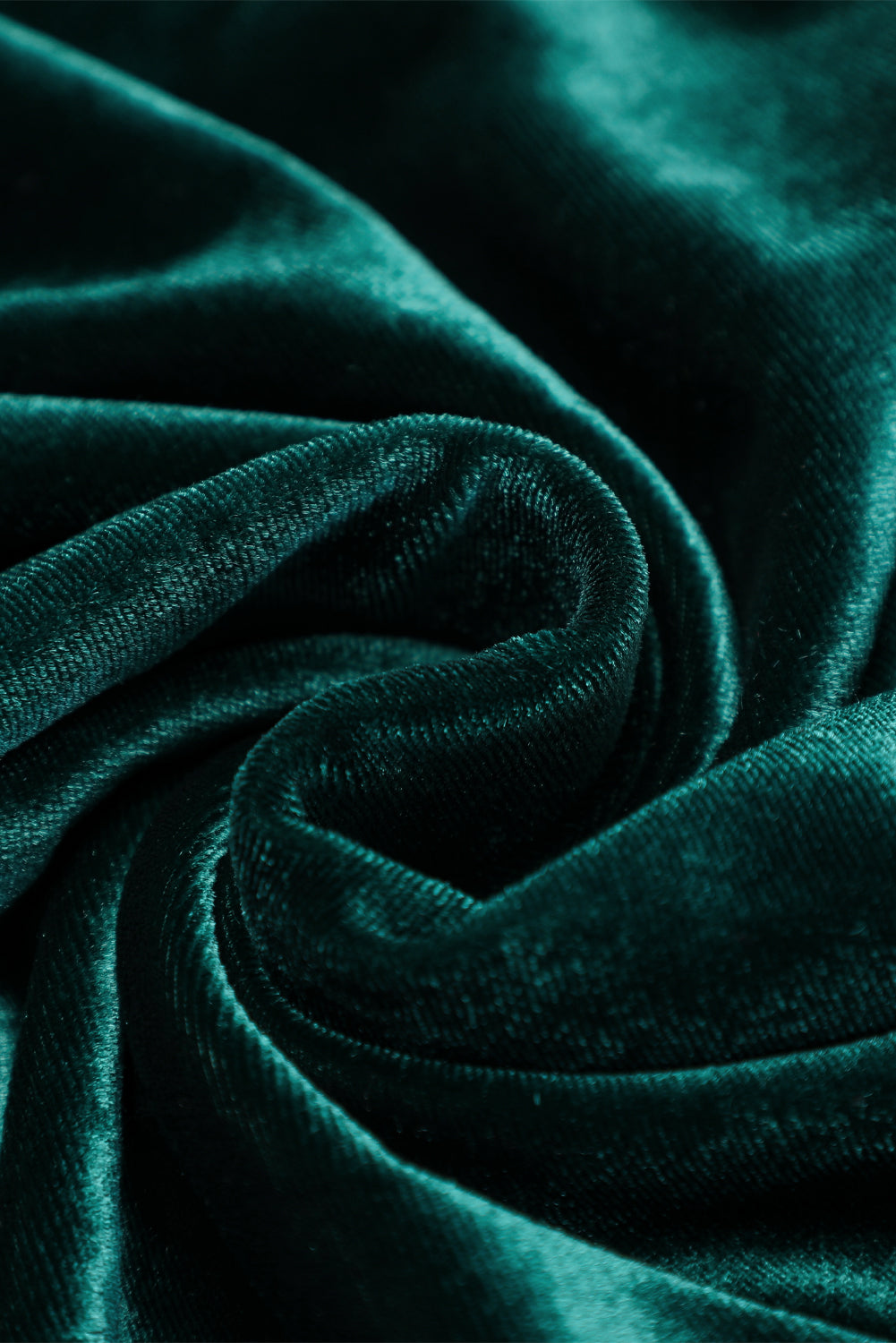 Robe moulante froncée en velours vert à manches bouffantes
