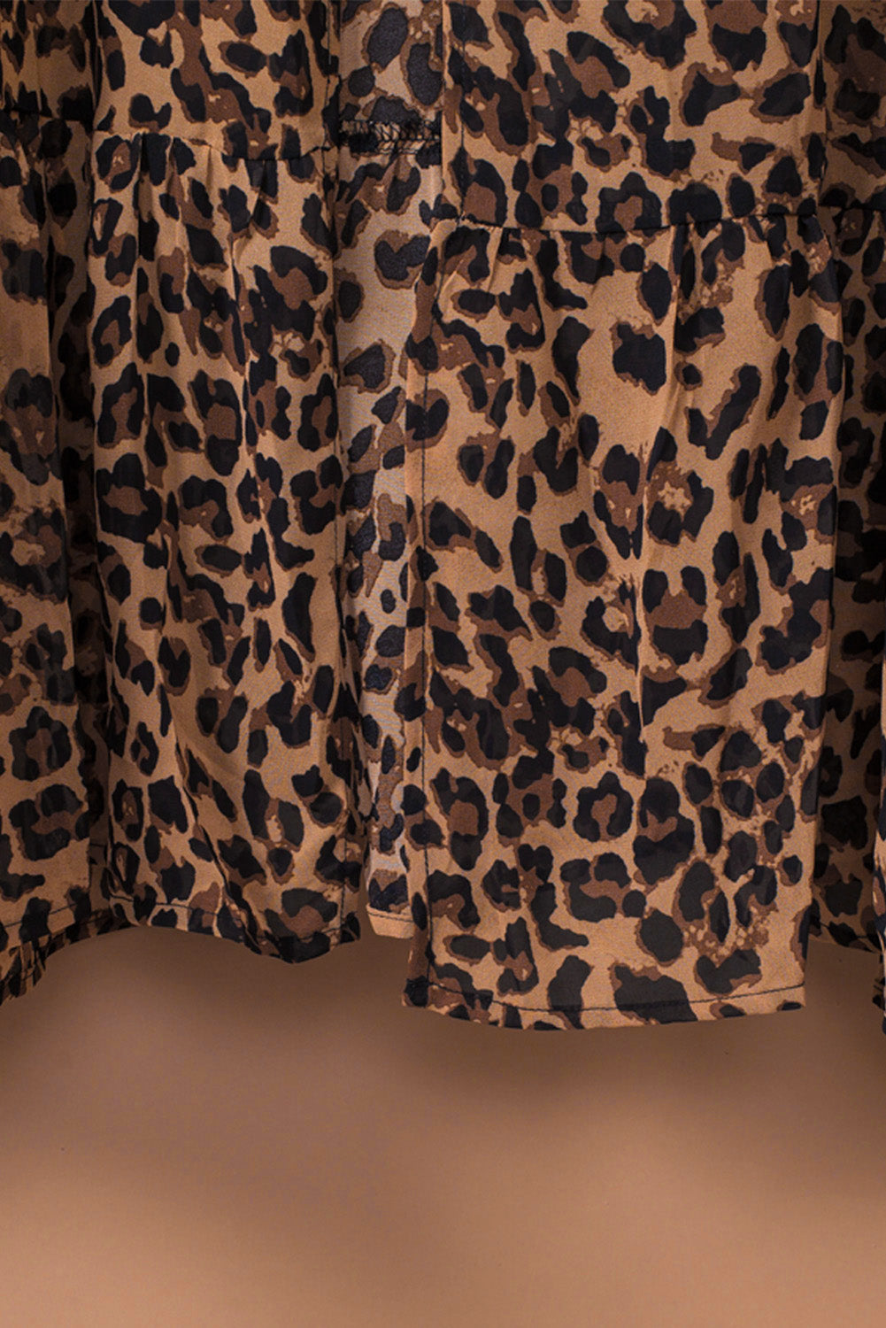 Kimono z leopardjim vzorcem in zavezovanjem do pasu