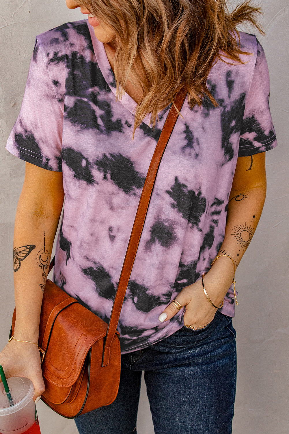 T-shirt violet tie-dye à col en V