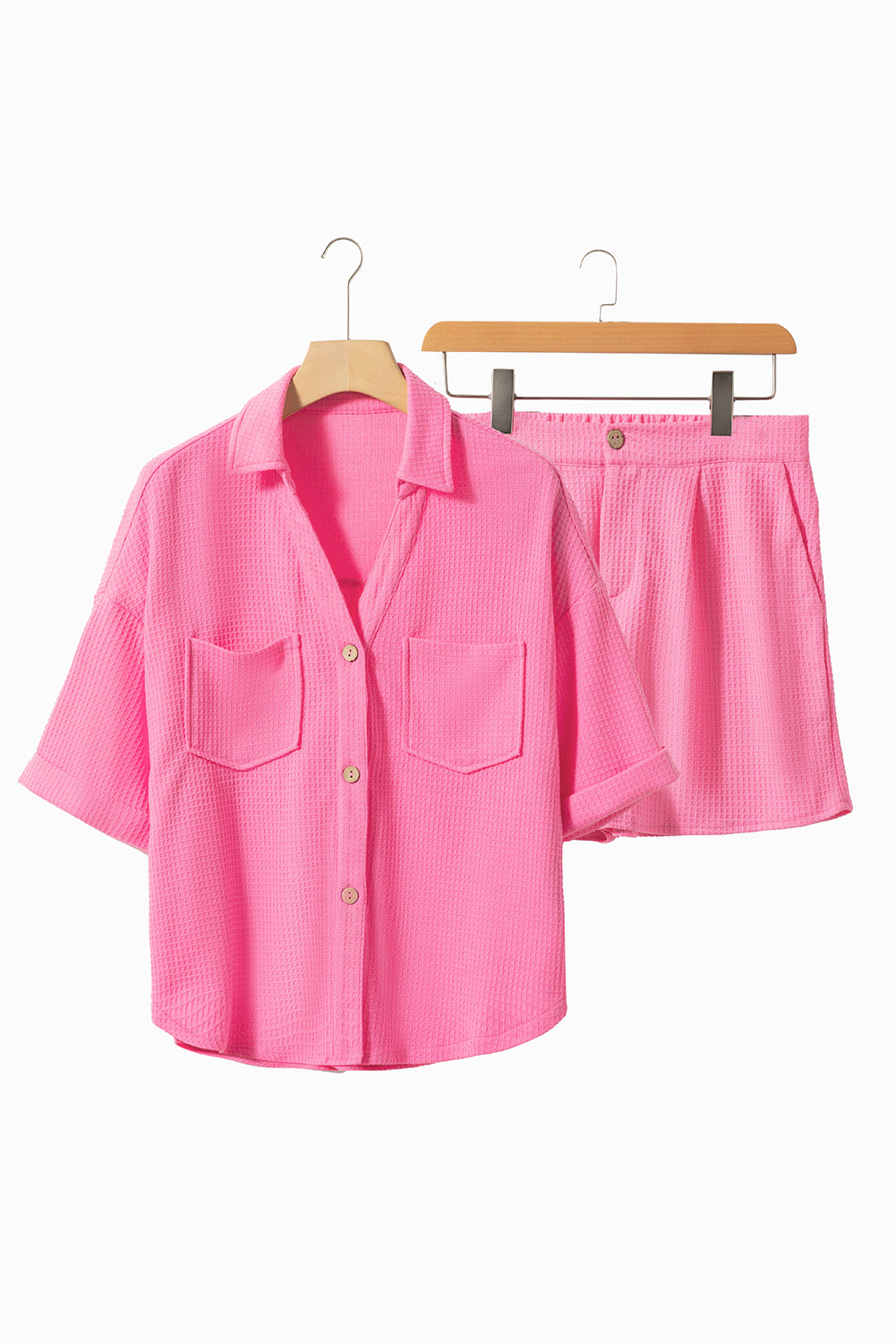 Tenue de short chemise à manches mi-longues texturée rose vif avec poche poitrine