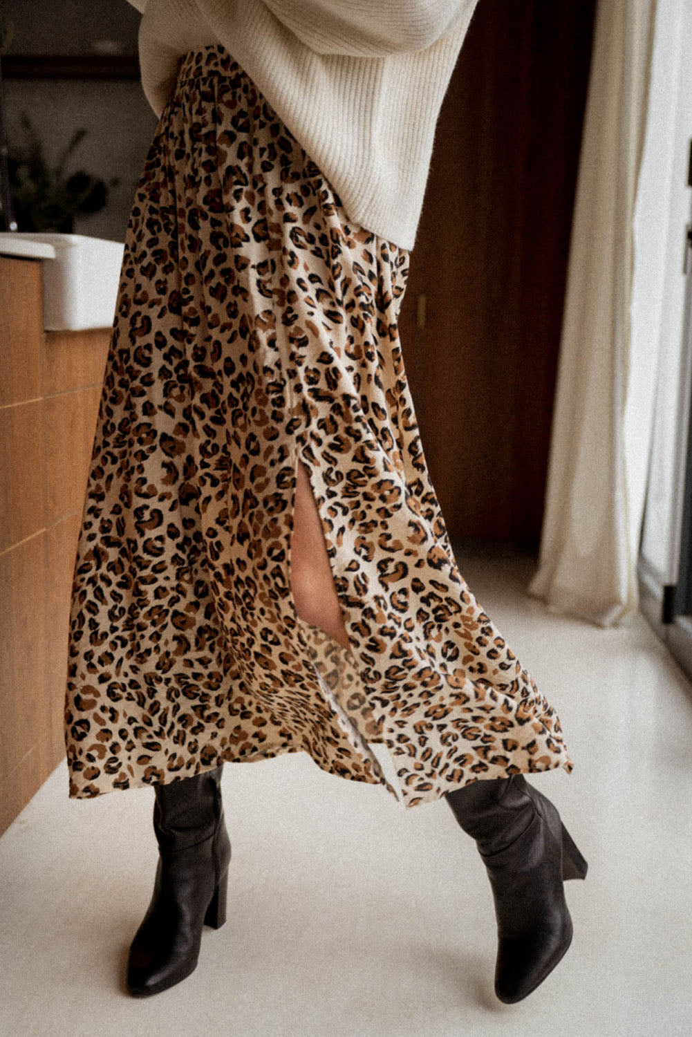Jupe longue taille haute à imprimé animal léopard et fente latérale