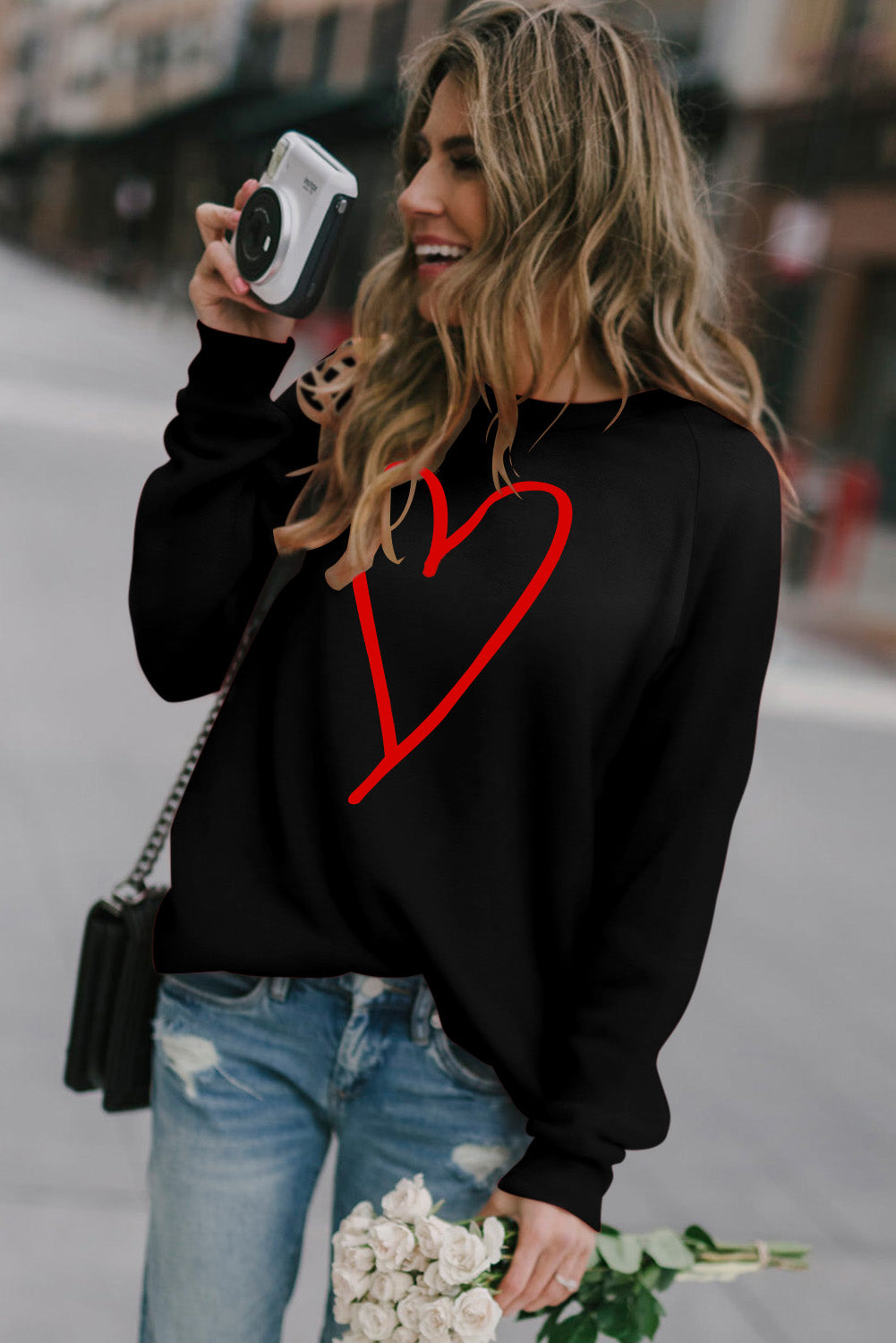 Black Simple Heart Graphic Valentine's Sweatshirt