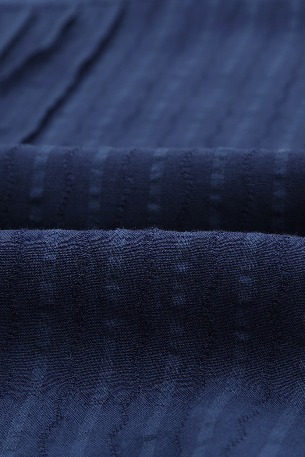 Haut bleu à manches courtes en dentelle ajourée au crochet