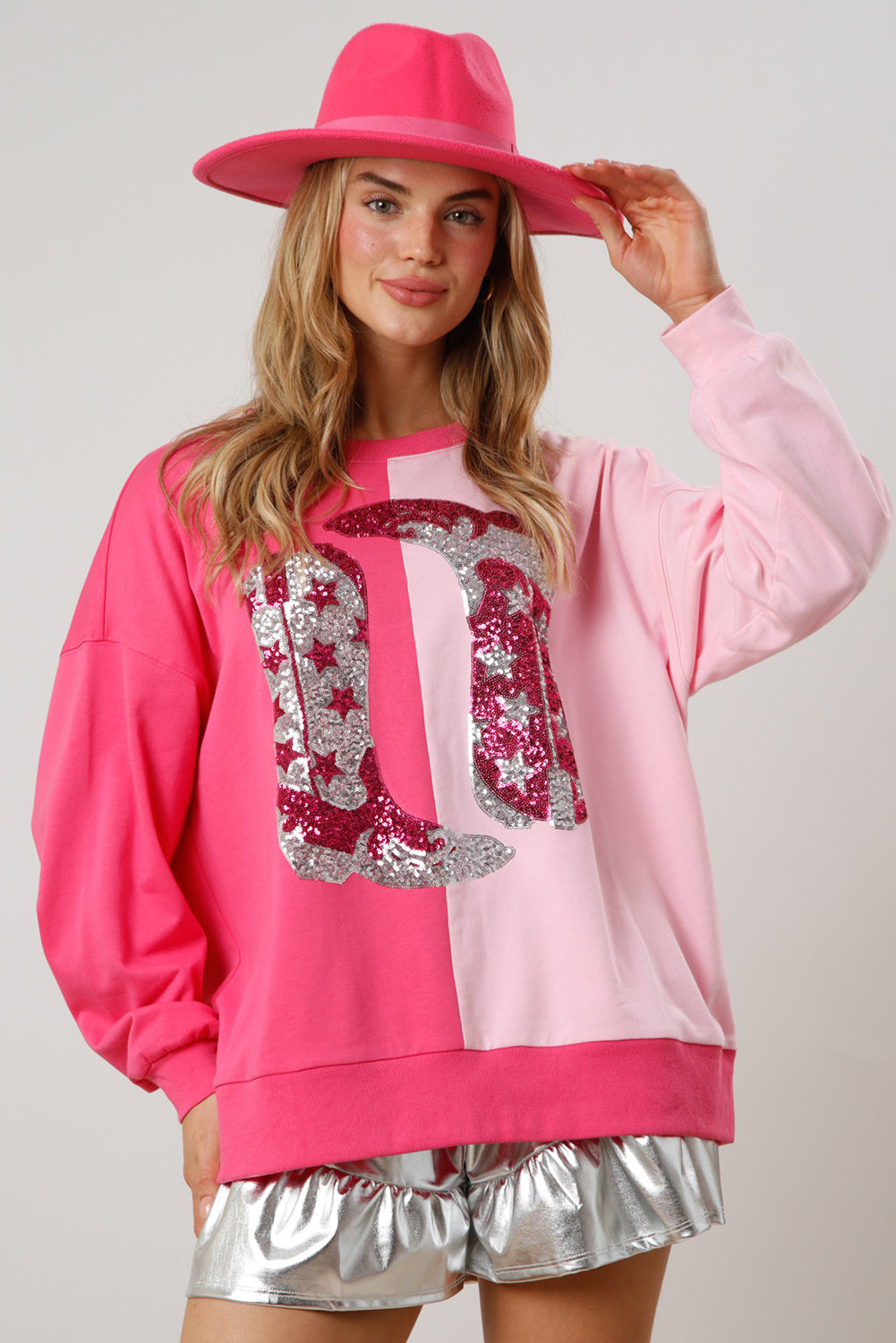 Sweat-shirt graphique avec bottes de cow-girl à paillettes et blocs de couleurs roses