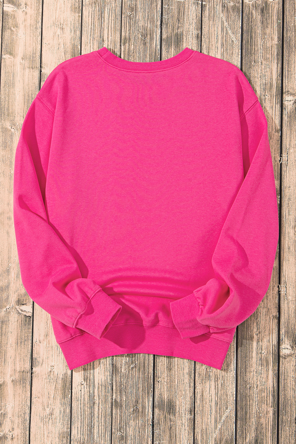 Erdbeerrosafarbenes Sweatshirt mit Kuhmotiv und Pailletten-Doppelherz-Aufnäher