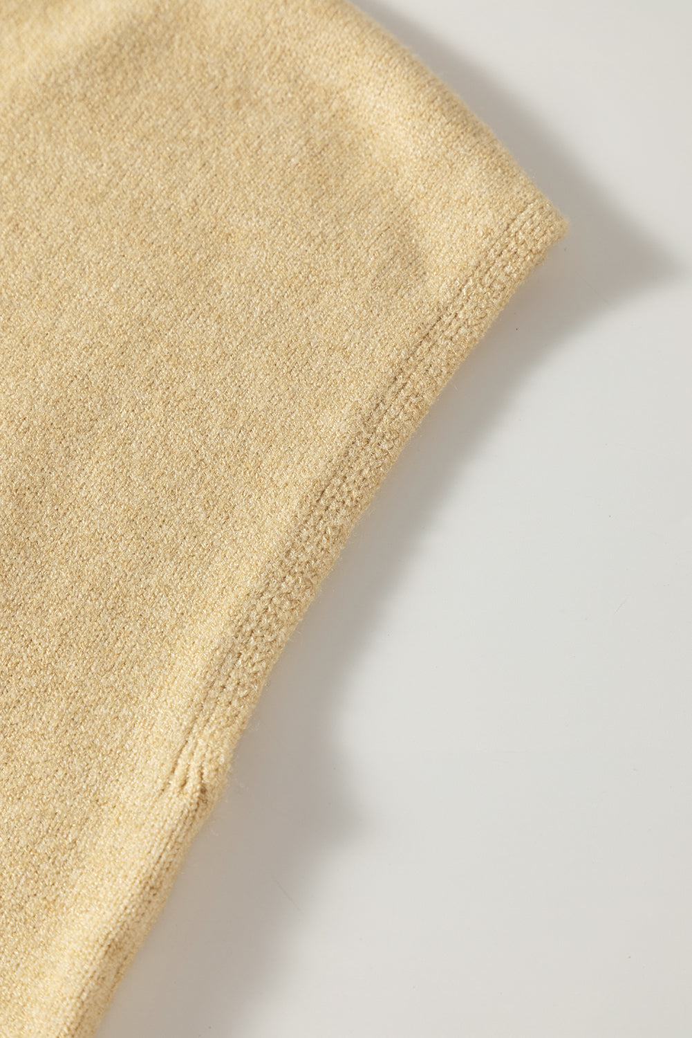 Jednobojni rebrasti pulover kratkih rukava od pergamenta