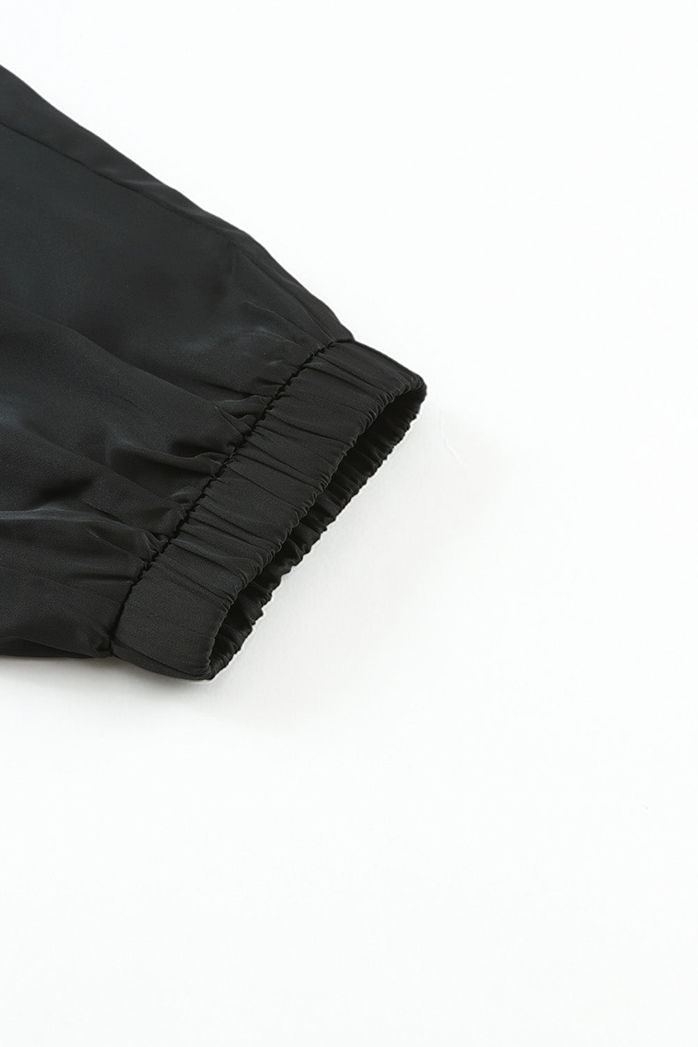 Schwarze Satin-Hose mit Kordelzug und elastischem Bund