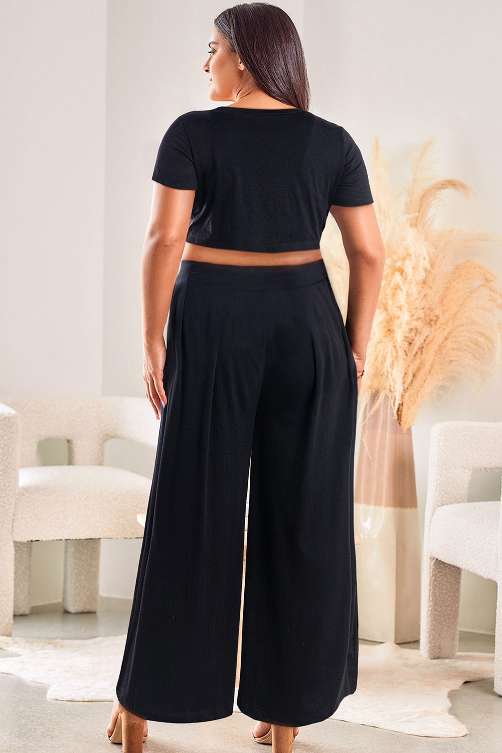 Schwarzes Set aus bauchfreiem T-Shirt in Übergröße und plissierter Hose mit weitem Bein
