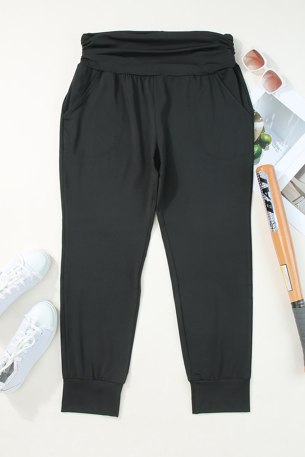Črne ozke hlače z žepi in visokim pasom velike velikosti