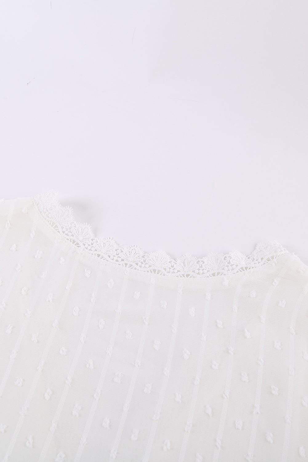 Bijela heklana majica s teksturom V izreza