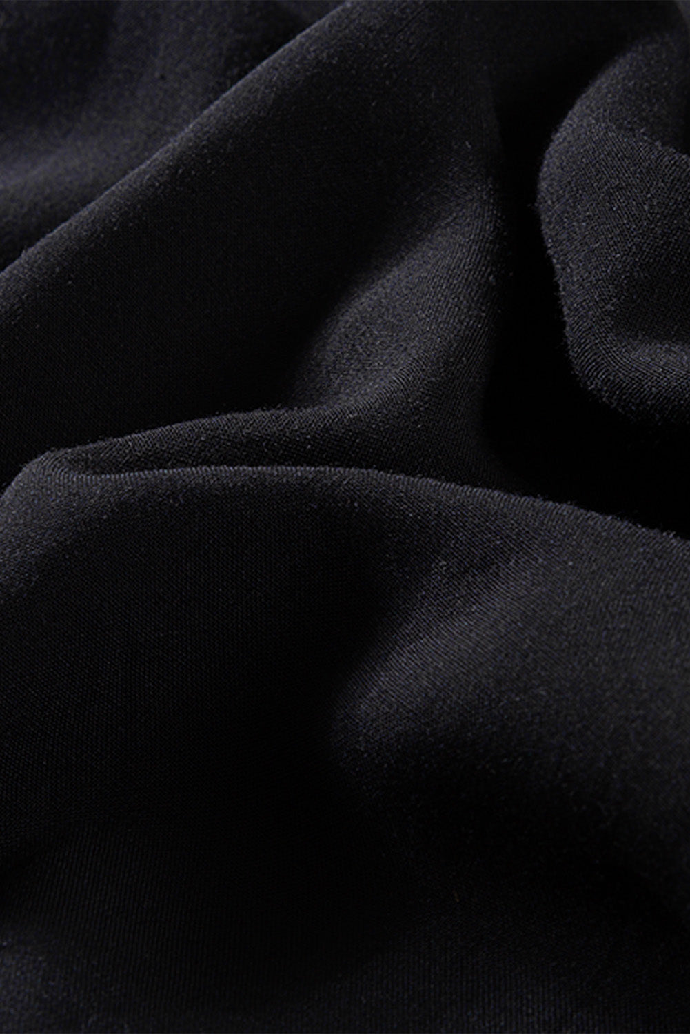 Črna obleka velike velikosti s čipkastimi rokavi in ​​odprtimi rameni