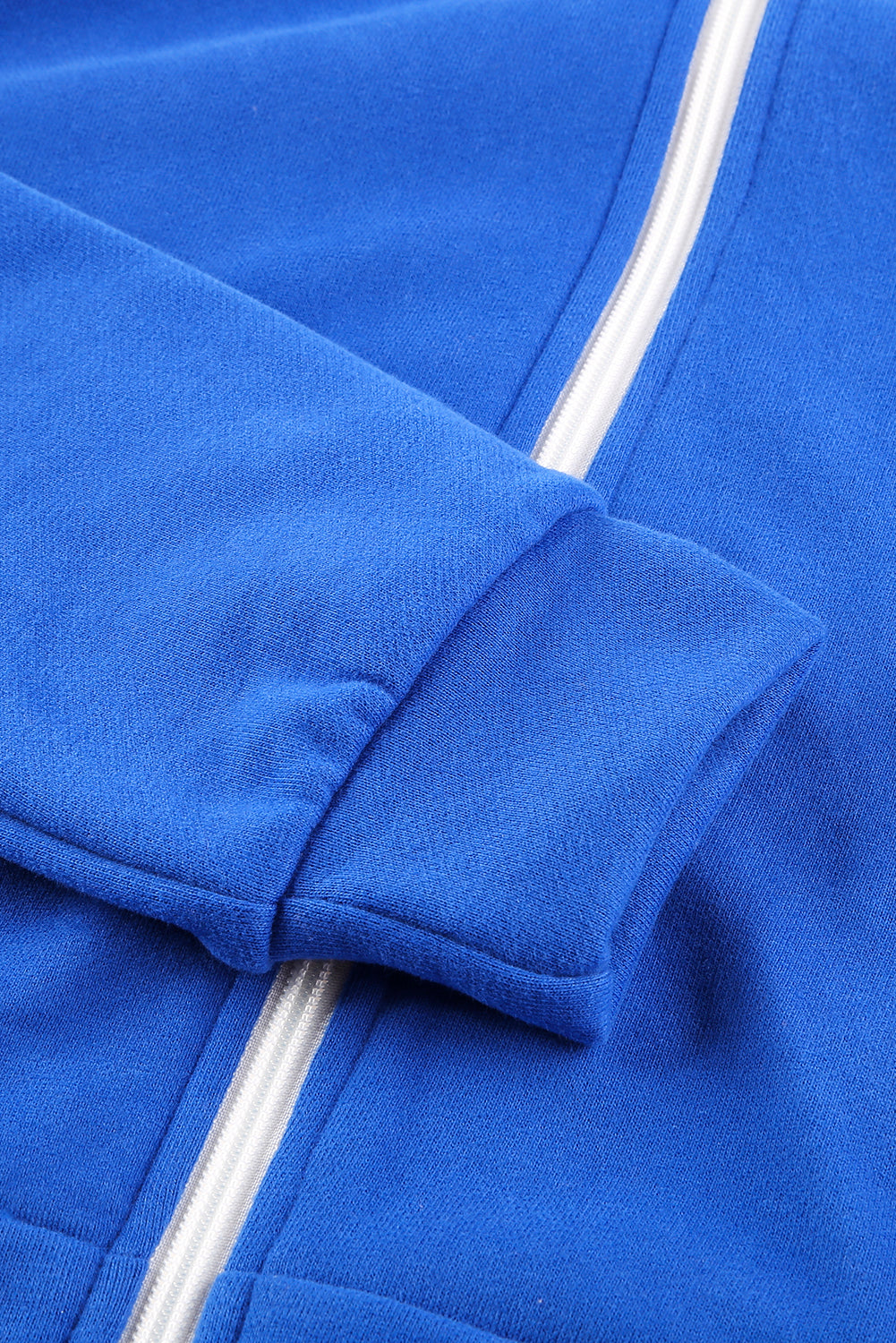 Modra jakna s kapuco na zadrgo