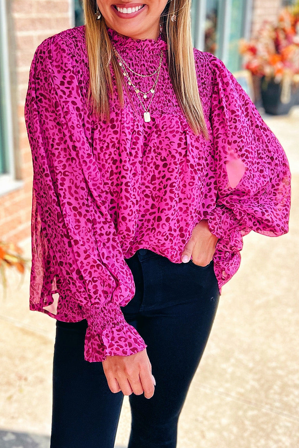 Bluza z napihnjenimi rokavi z rožnatim leopardjem in striženjem
