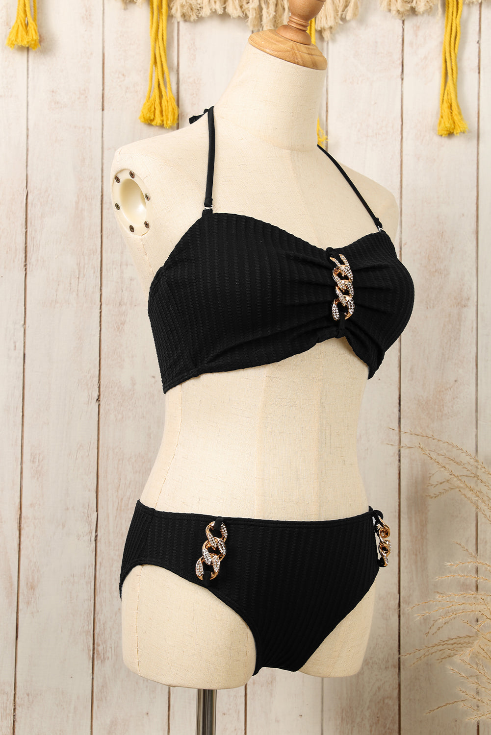 Komplet bikinija s crnim vještačkim kamenčićima s teksturiranim halterima