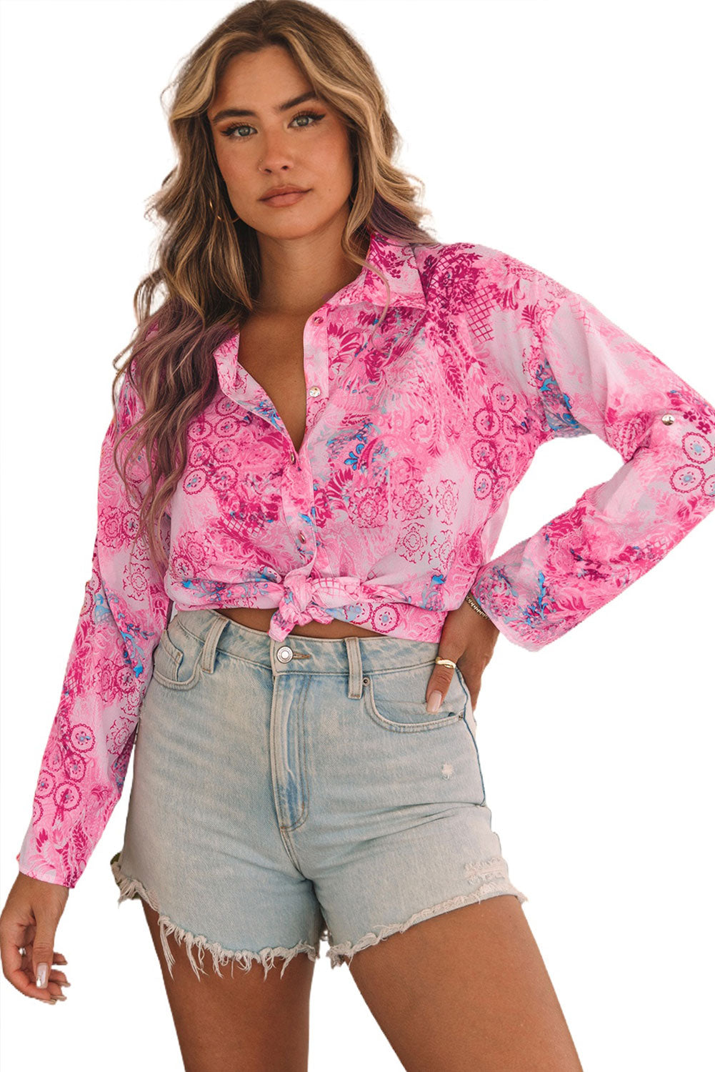 Chemise à manches retroussées à fleurs baroques roses