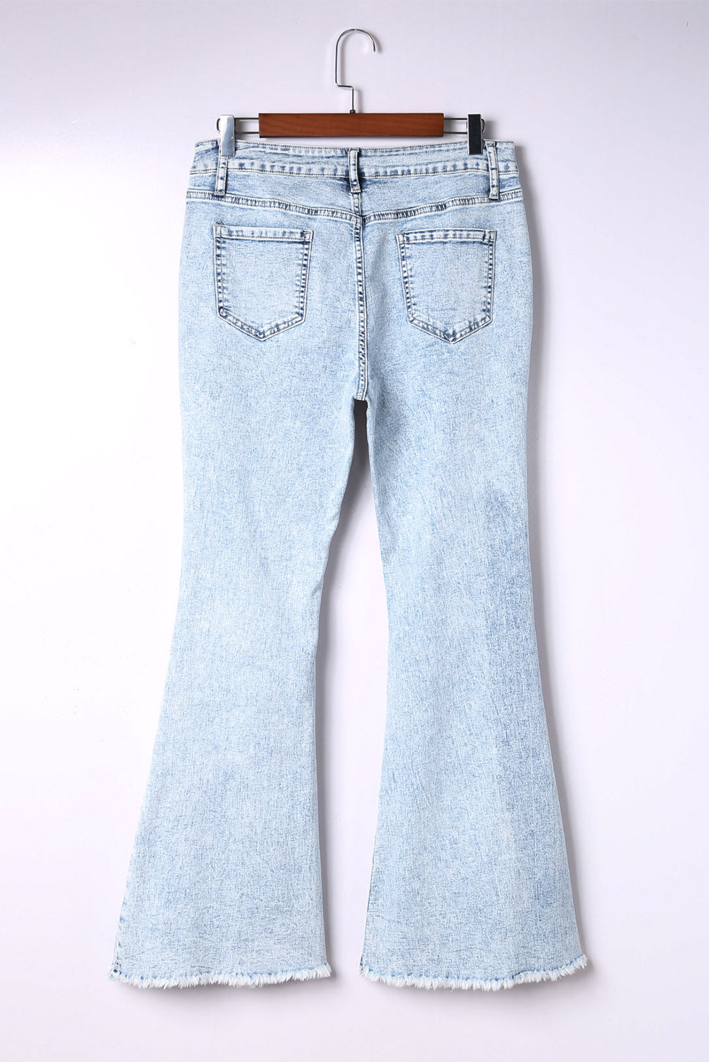 Jeans a zampa con lavaggio acido invecchiato blu cielo