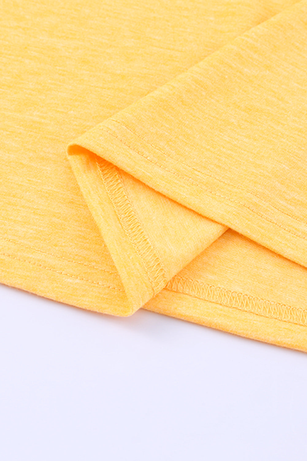 Gelbes Spitzen-Häkel-T-Shirt mit kurzen Ärmeln und U-Ausschnitt