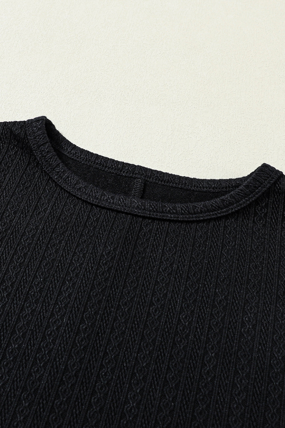 Črna napihnjena majica z dolgimi rokavi iz umetno pletenega žakarda