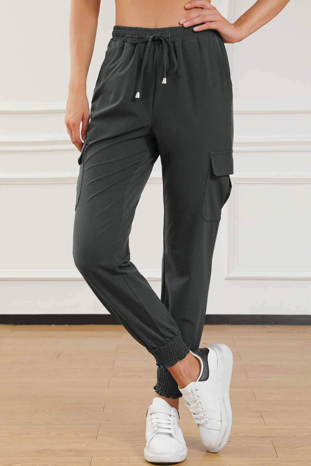 Pantaloni da jogging a vita alta con coulisse e vestibilità slim con tasche laterali grigie