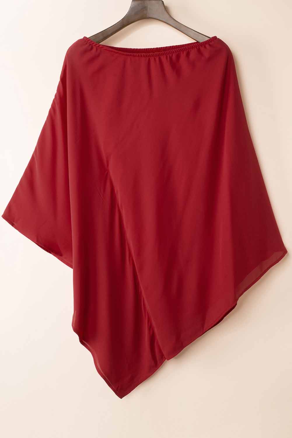 Crvena jednobojna mini haljina s šišmiš rukavima na jedno rame