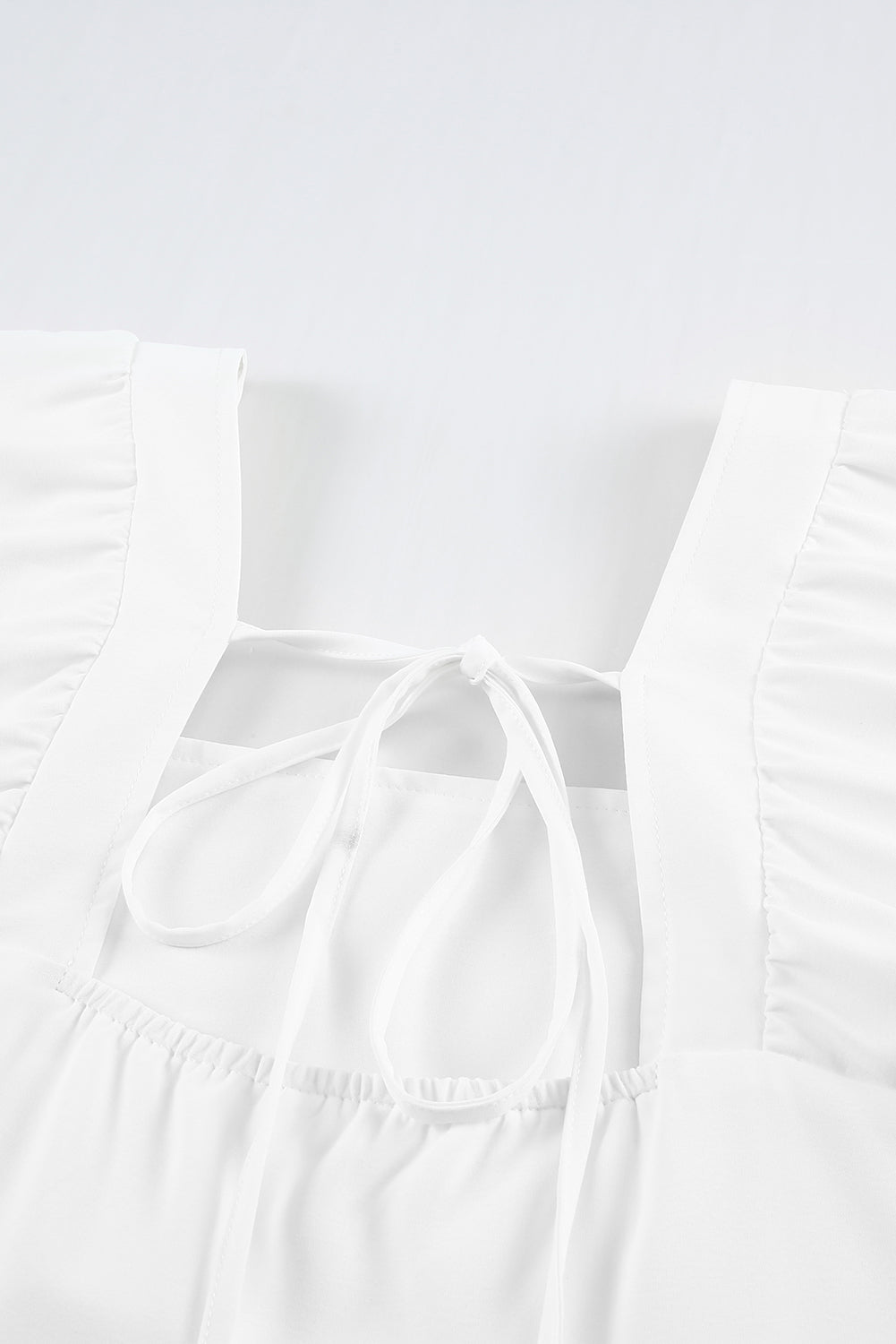 Mini abito alto basso a mezza manica con collo quadrato bianco