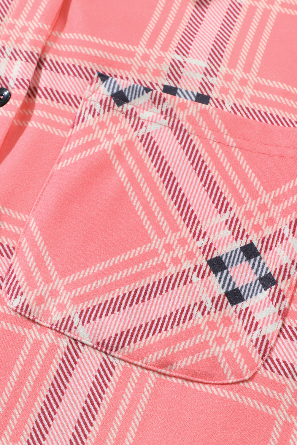 Camicia con stampa scozzese con bottoni rosa sul davanti