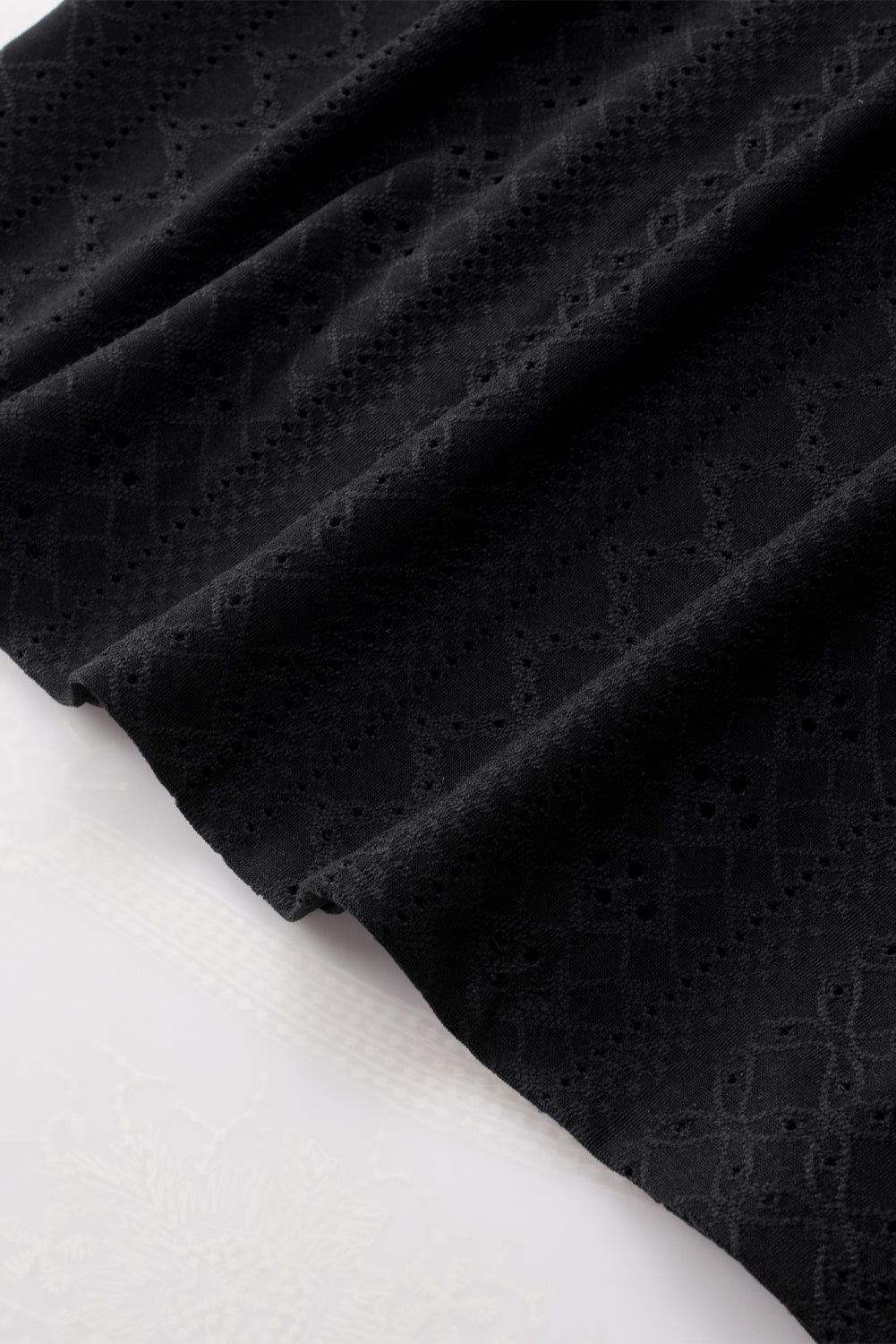Bluza s kratkimi rokavi in ​​naborki s teksturo črnega romba